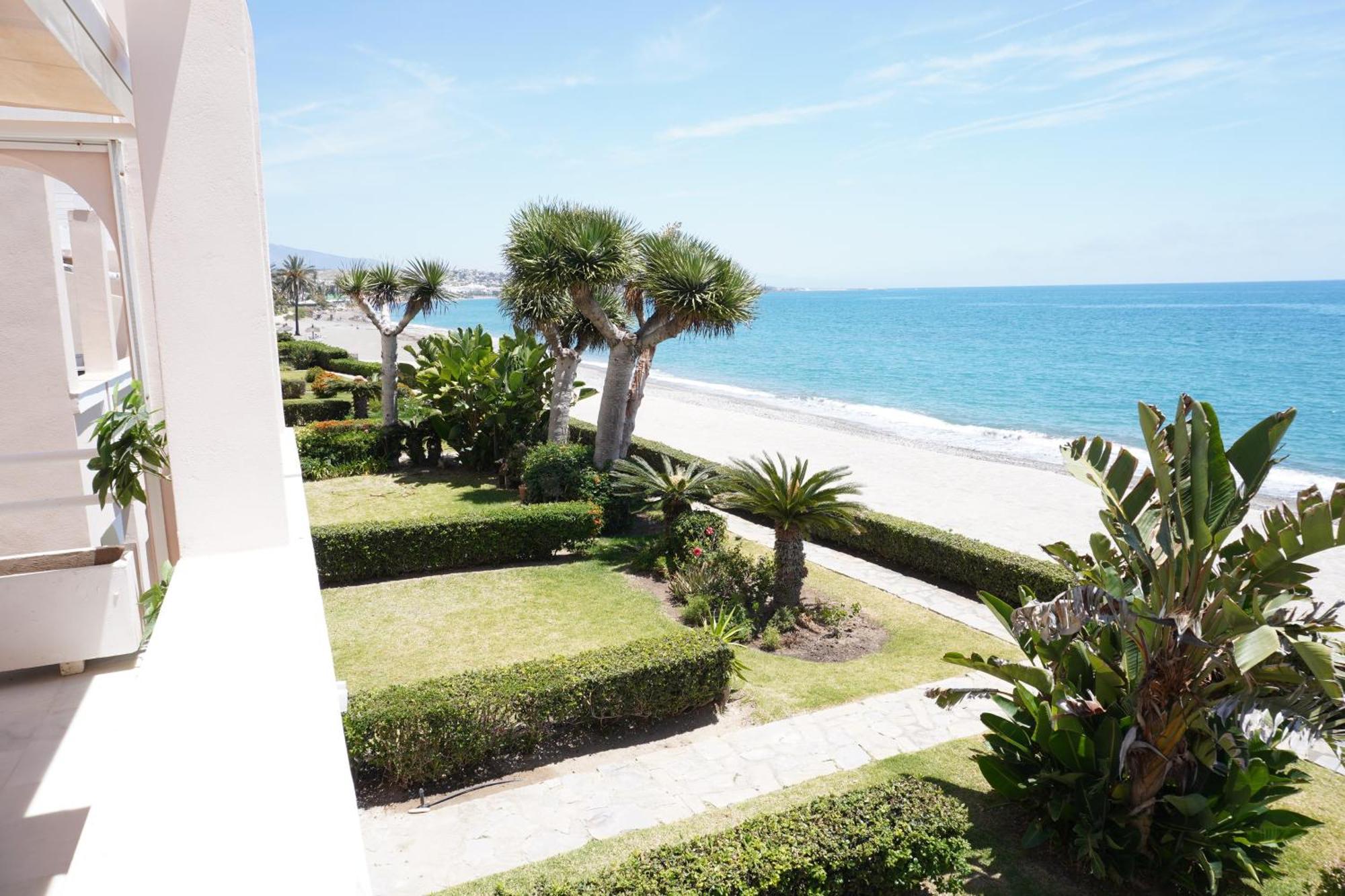 Beach View Playa Del Moral Villa Estepona Exterior photo