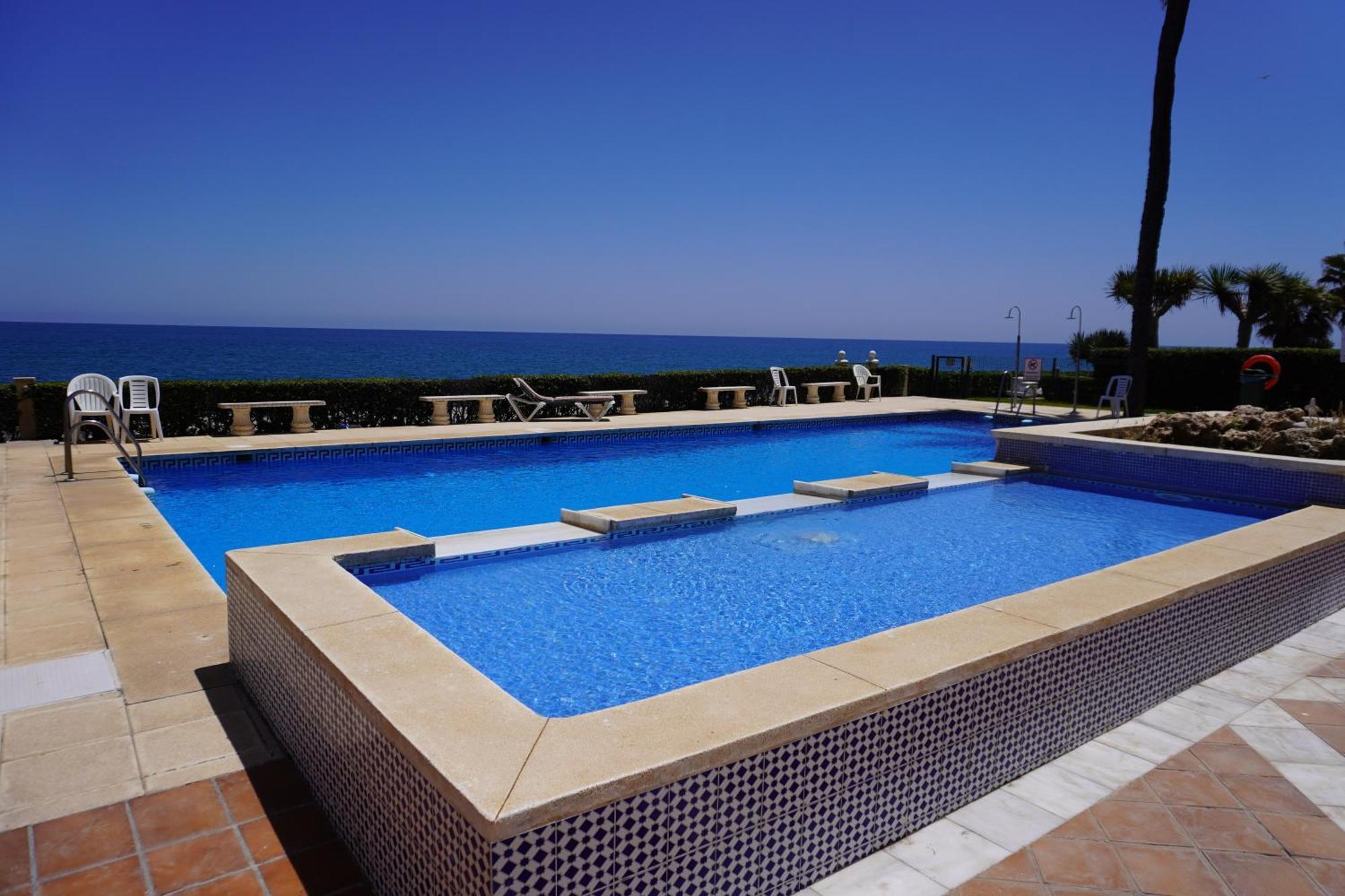 Beach View Playa Del Moral Villa Estepona Exterior photo