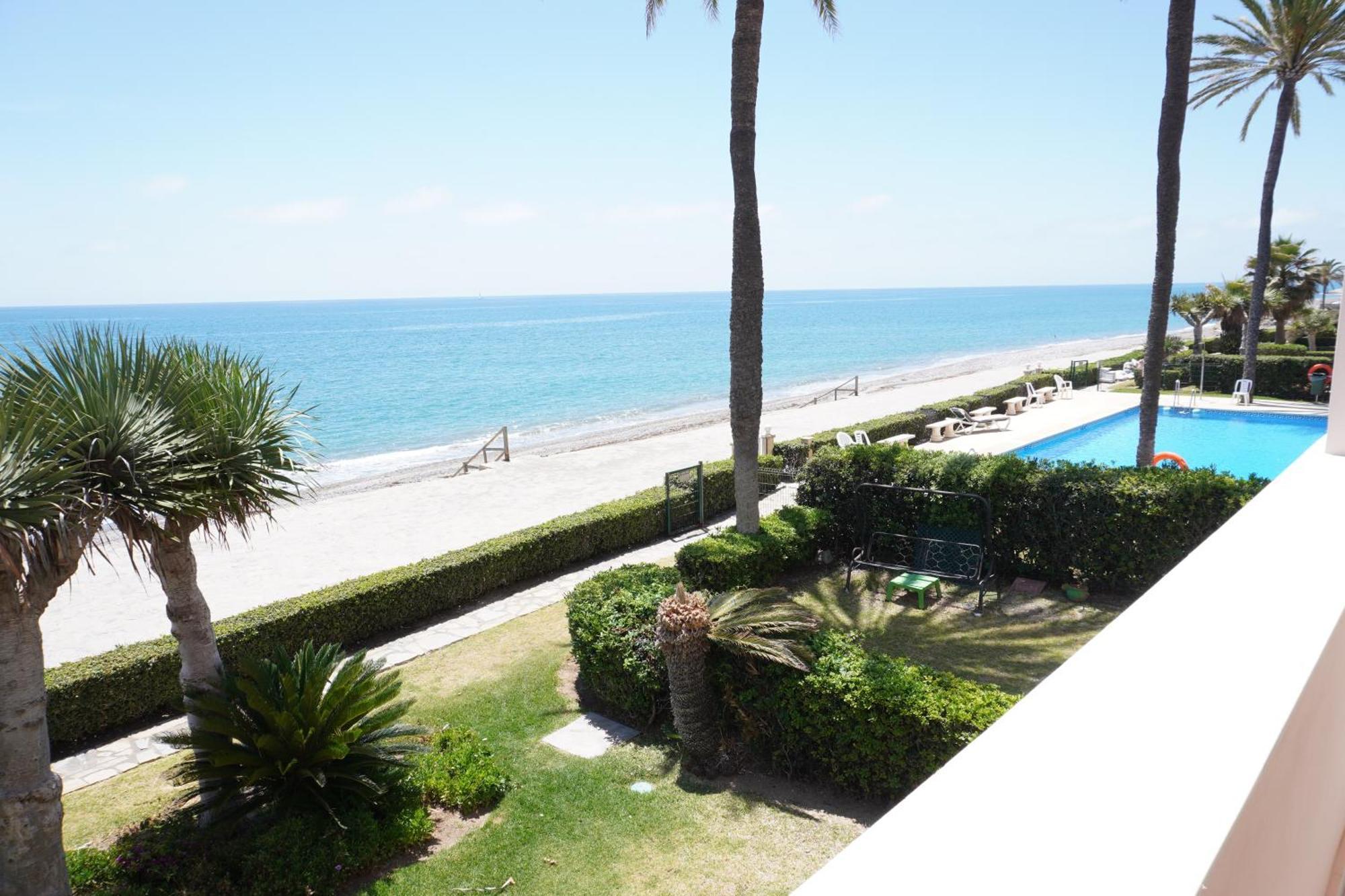 Beach View Playa Del Moral Villa Estepona Exterior photo